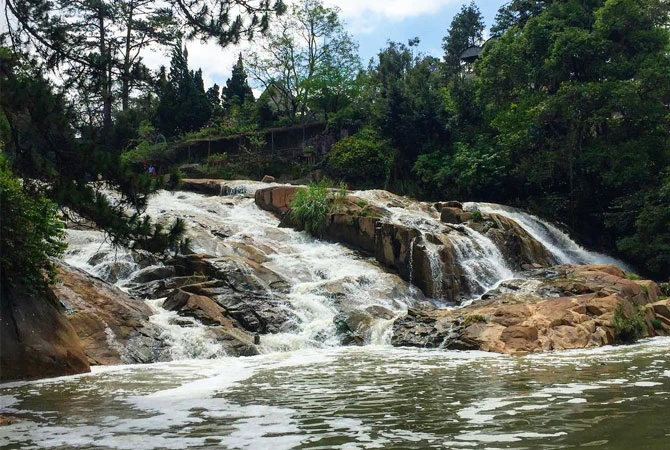 Cam Ly waterfall