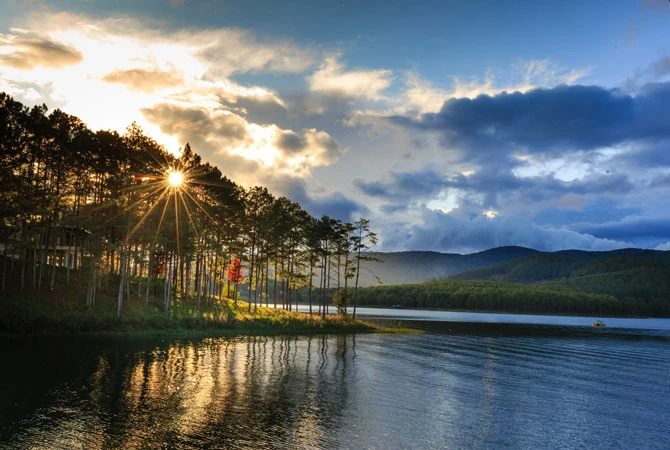Tuyen Lam Lake