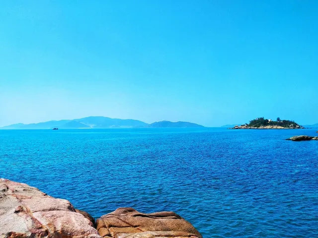 Join a four islands tour